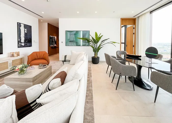 Vayk - Lovingly Styled Elegant 2 Bd Apartment In Business Bay